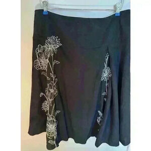Vintage Carole white black skirt with white embroidered flower design size 12